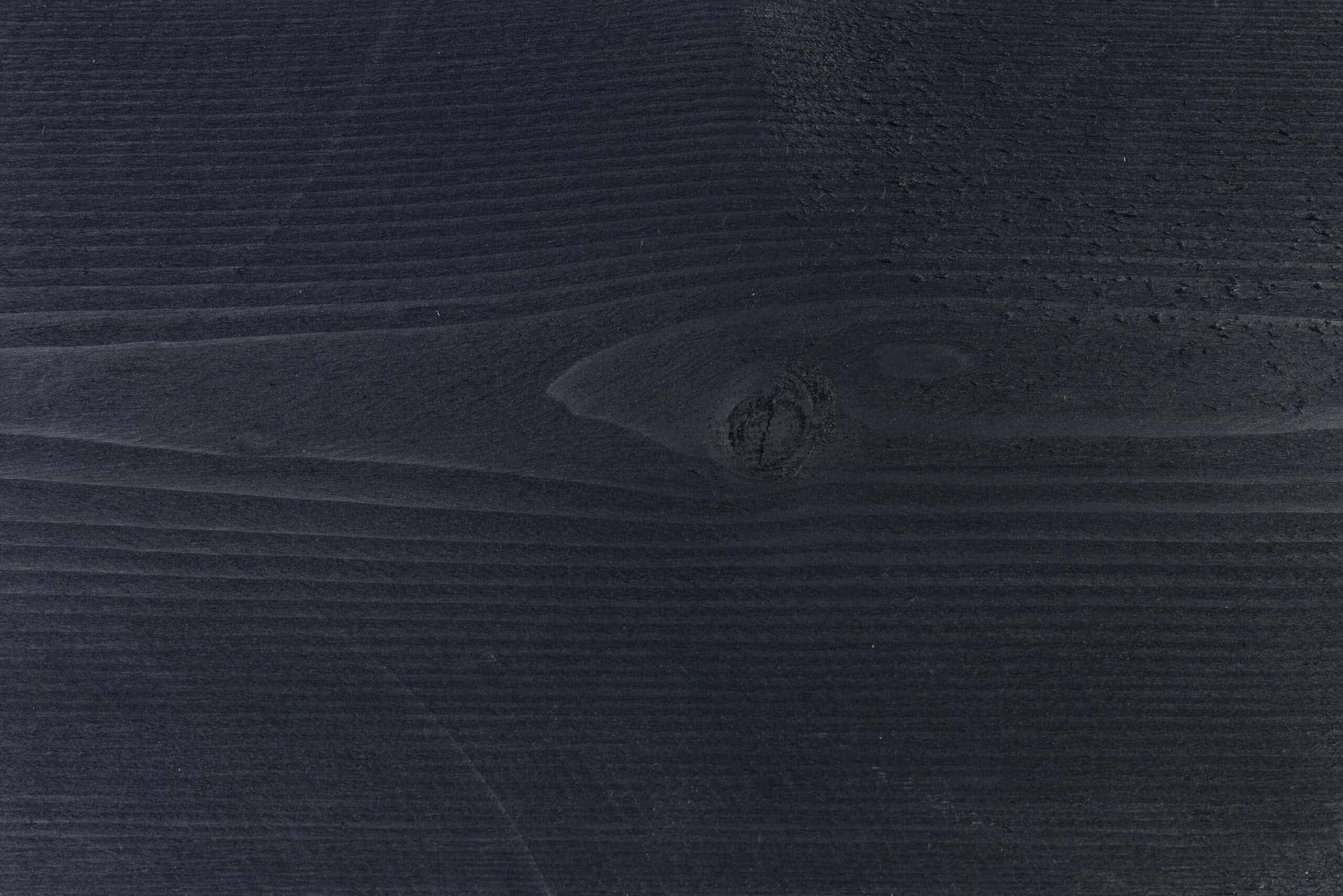 Bold Black #7 colour swatch on wood